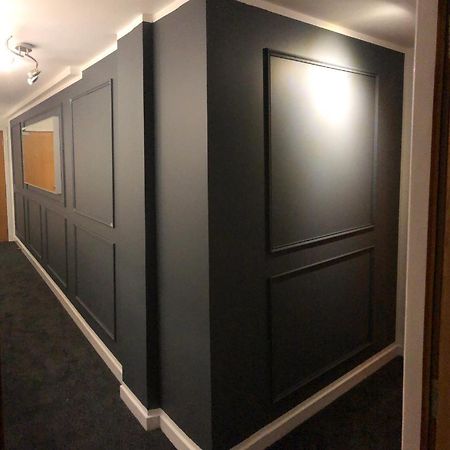 אינברנס Graphite Apartments מראה חיצוני תמונה