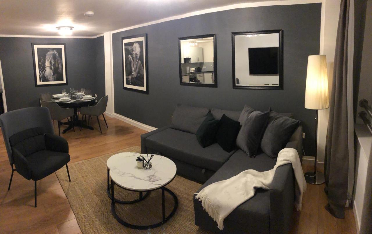 אינברנס Graphite Apartments מראה חיצוני תמונה
