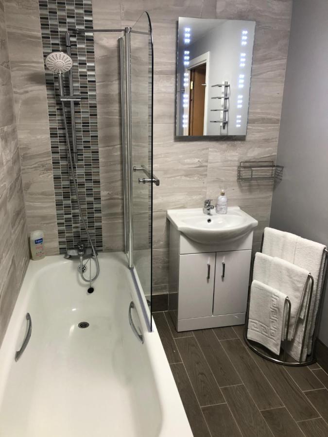 אינברנס Graphite Apartments מראה חיצוני תמונה