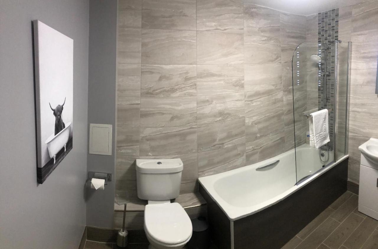 אינברנס Graphite Apartments מראה חיצוני תמונה
