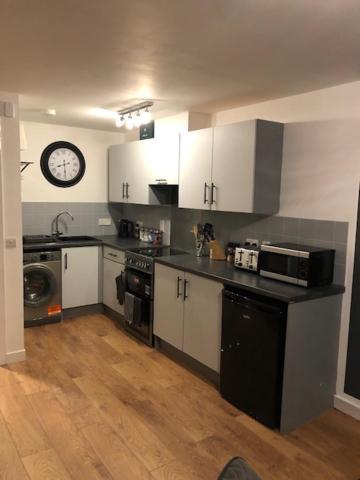 אינברנס Graphite Apartments מראה חיצוני תמונה